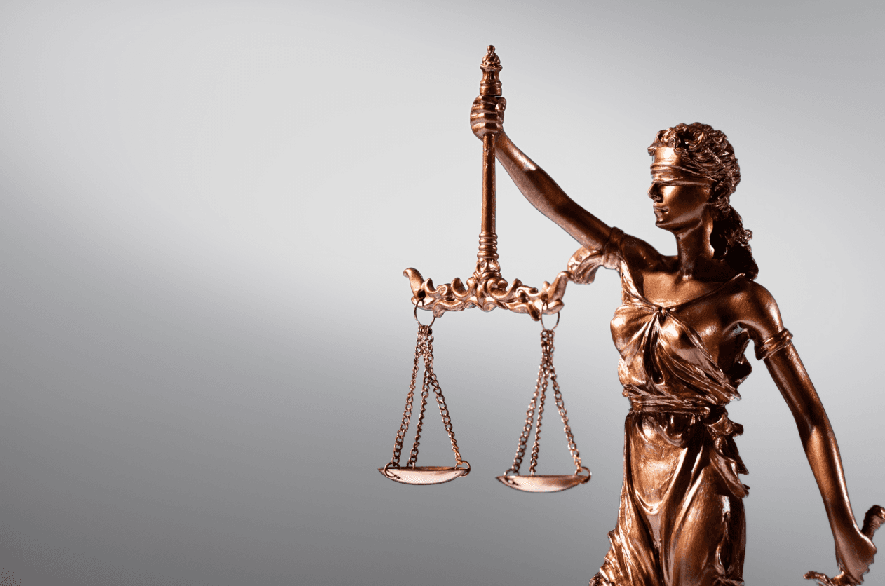Justizia Statue zum Thema Recht und Kitaplatz einklagen
